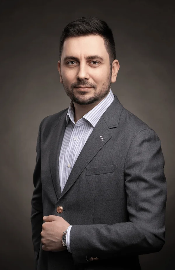 Artem Smirnov - B2B Sales Expert